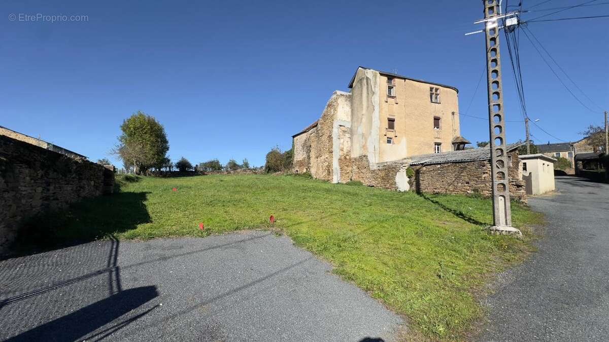 Terrain à SAINTE-JULIETTE-SUR-VIAUR