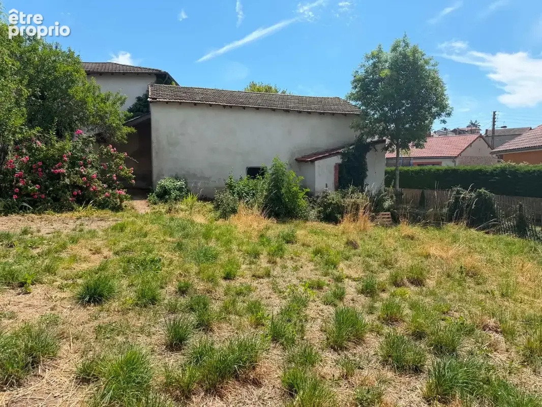 Proche centre ville, grange de 80m² sur deux niveaux a rehabiliter entierement, terrain attenant de 265 m², garage - photo 4