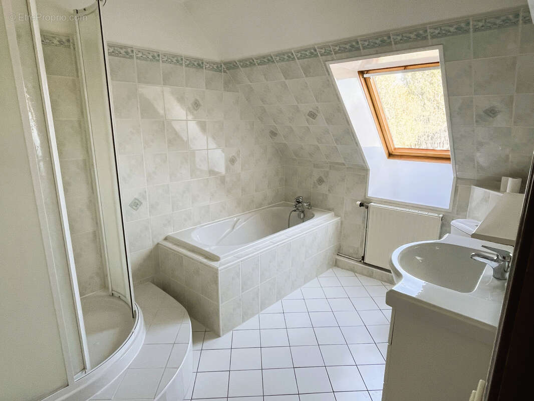 Maison à VERNEUIL-EN-HALATTE