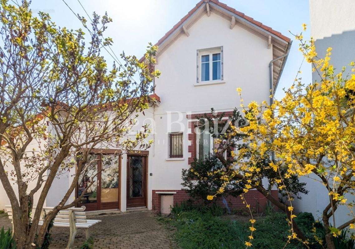 Maison à SARTROUVILLE