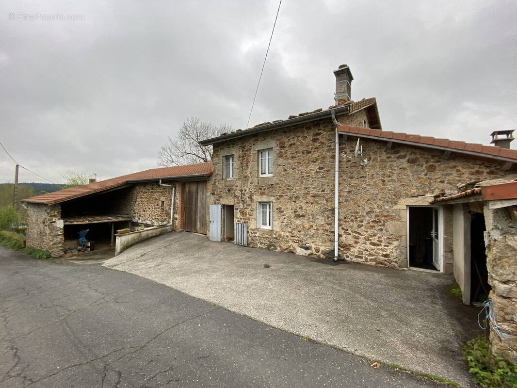 Maison à SAINT-JULIEN-MOLHESABATE