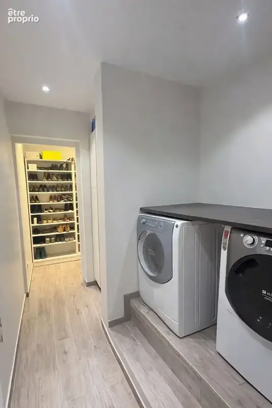 Maison de 220 m2 avec 6 pièces -2 dépendances et une piscine. - photo 14