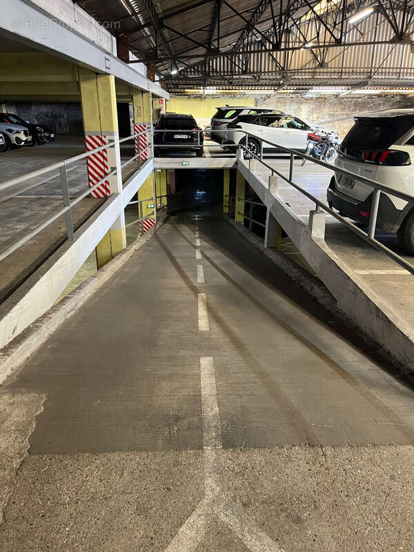 Parking à BORDEAUX