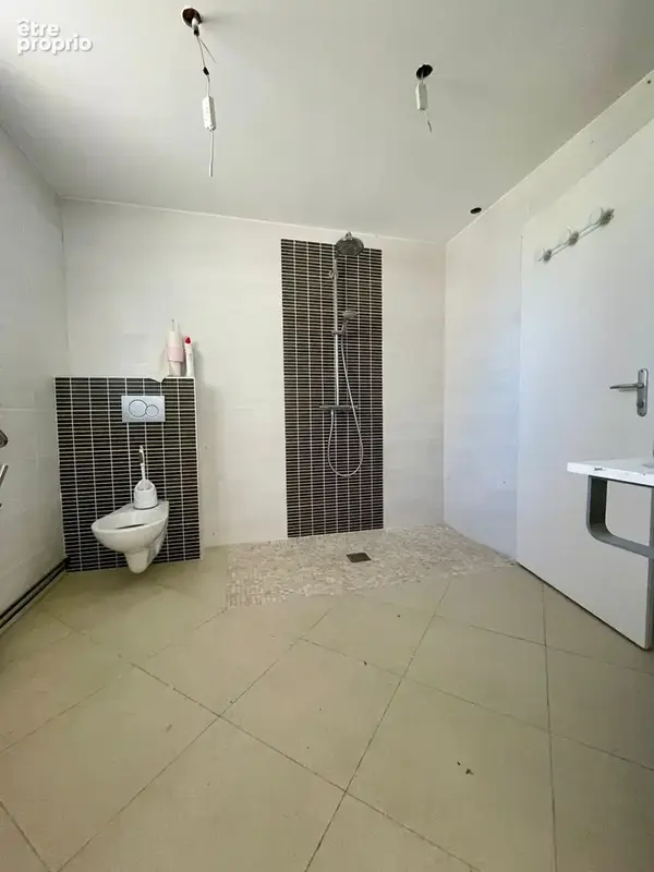 Ensemble immobilier avec deux maisons, un entrepôt et terrain constructible - photo 19
