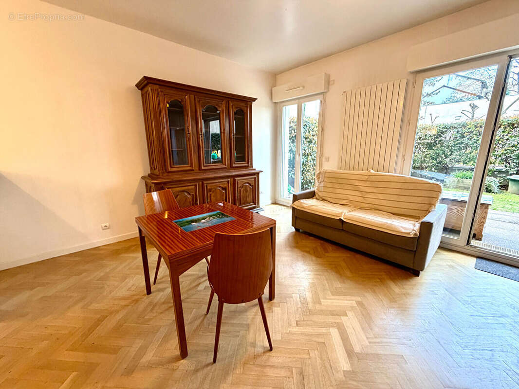 Appartement à LA GARENNE-COLOMBES