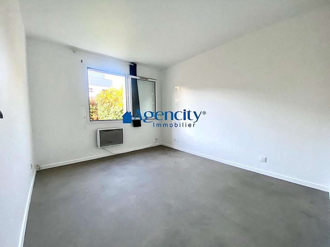 Chambre - Appartement à BRIE-COMTE-ROBERT