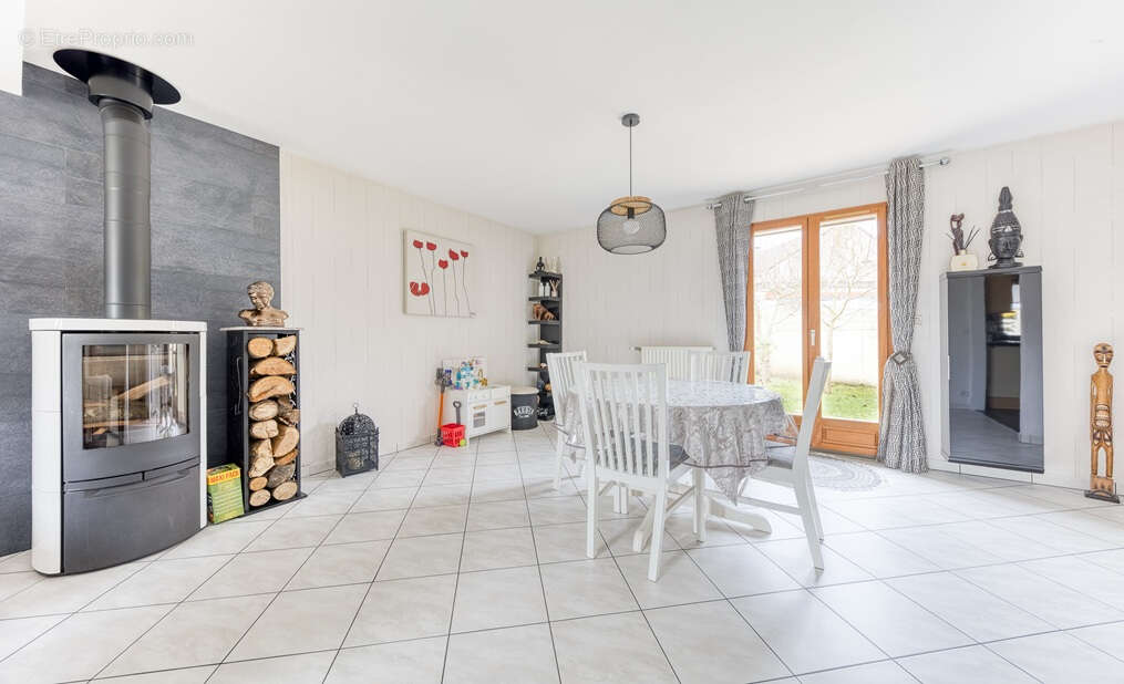 Maison à OZOIR-LA-FERRIERE