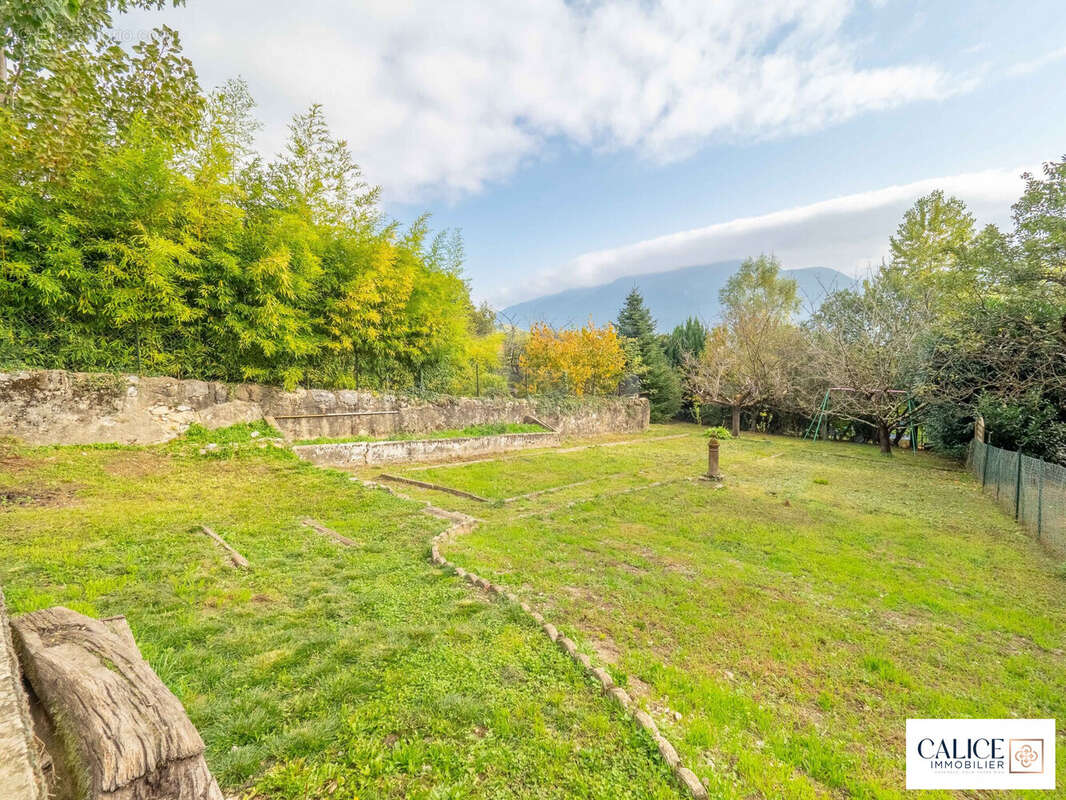 Maison à SAINT-VINCENT-DE-MERCUZE