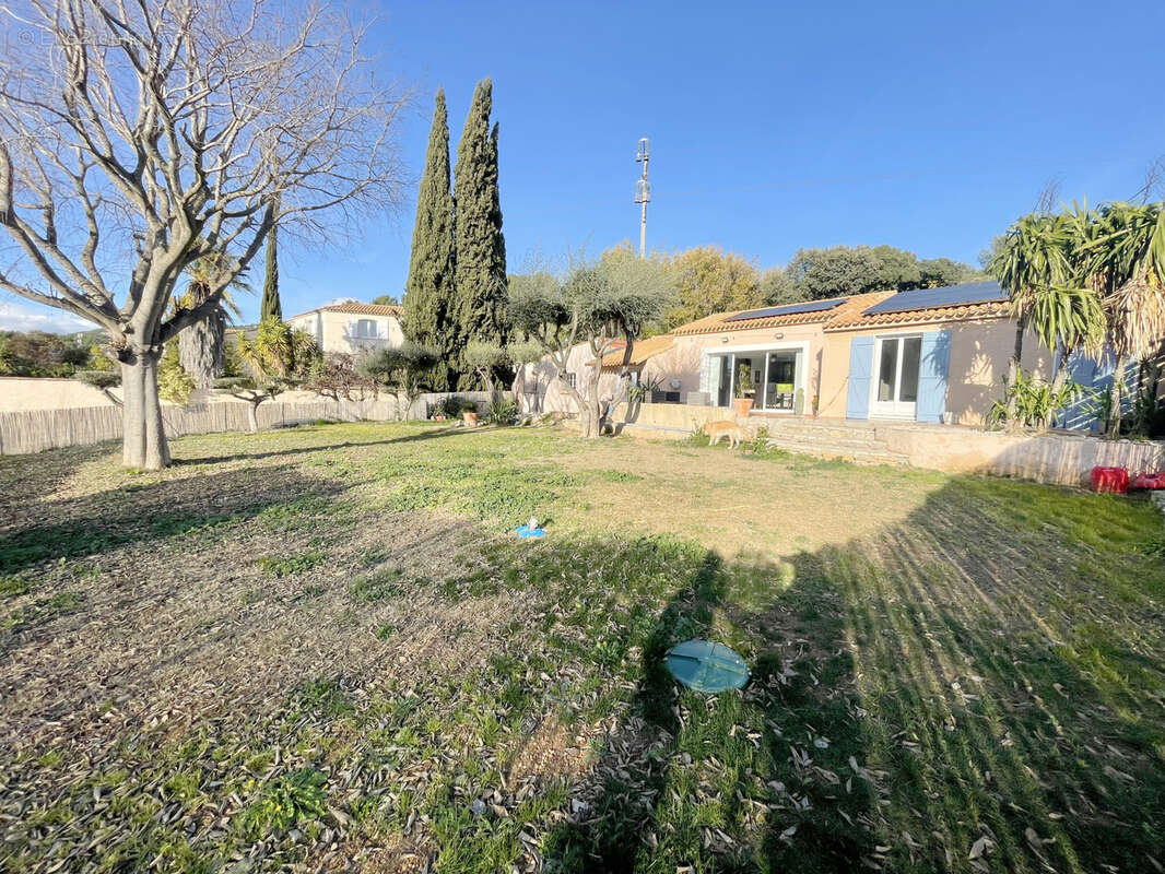 Villa de standing de plain pied de 160 m2 avec piscine + T2 indépendant à Sanary sur Mer sur un terrain de 200 - photo 4