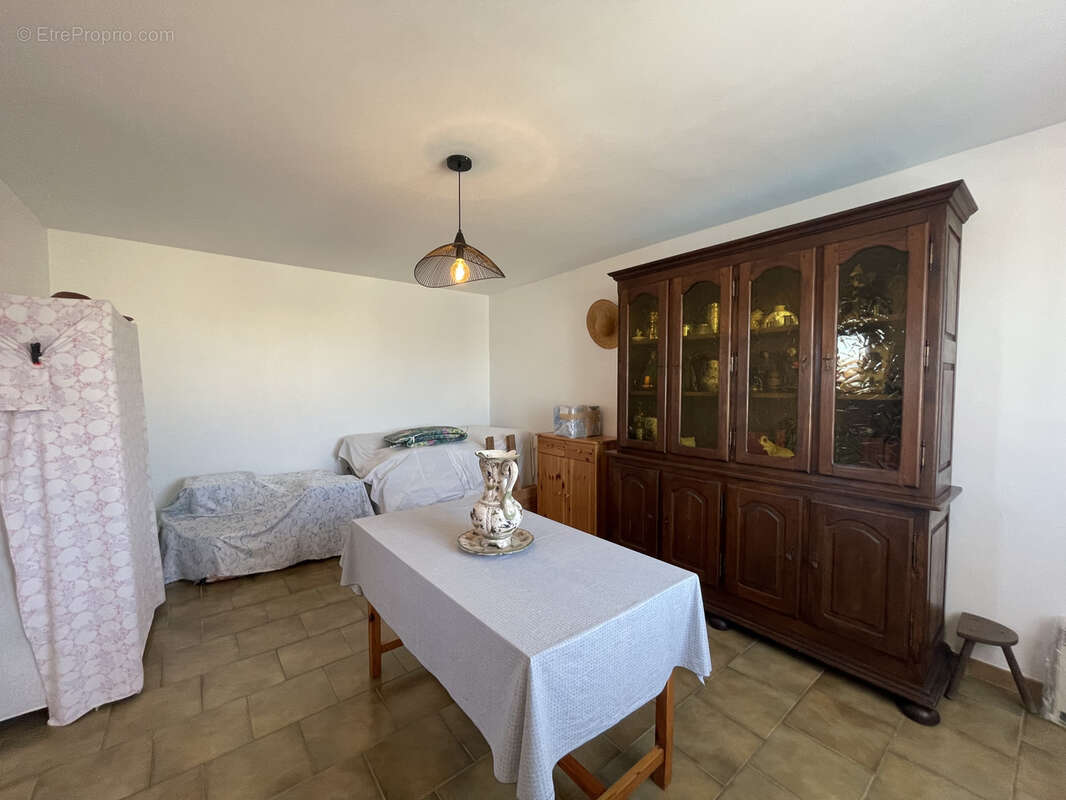 Maison à SAINT-LAURENT-DE-LA-SALANQUE