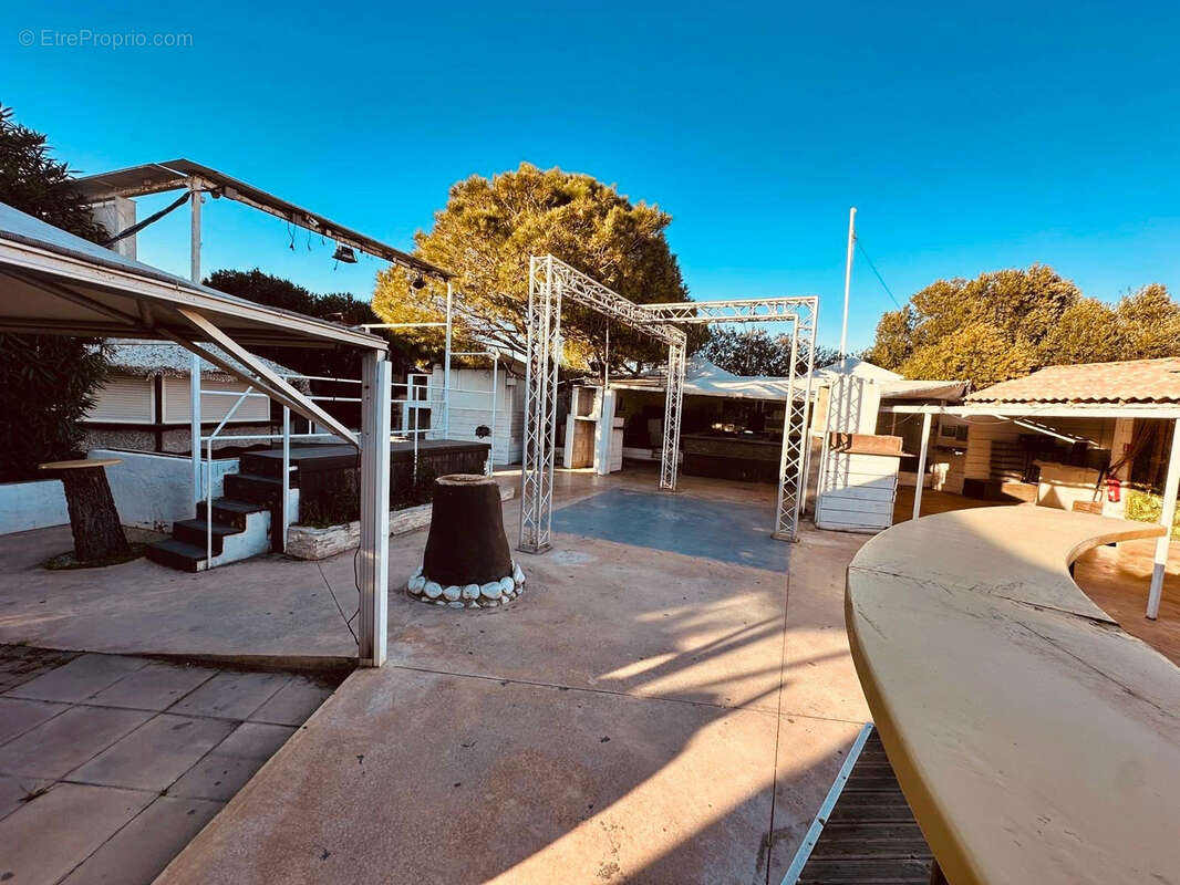 Commerce à TORREILLES