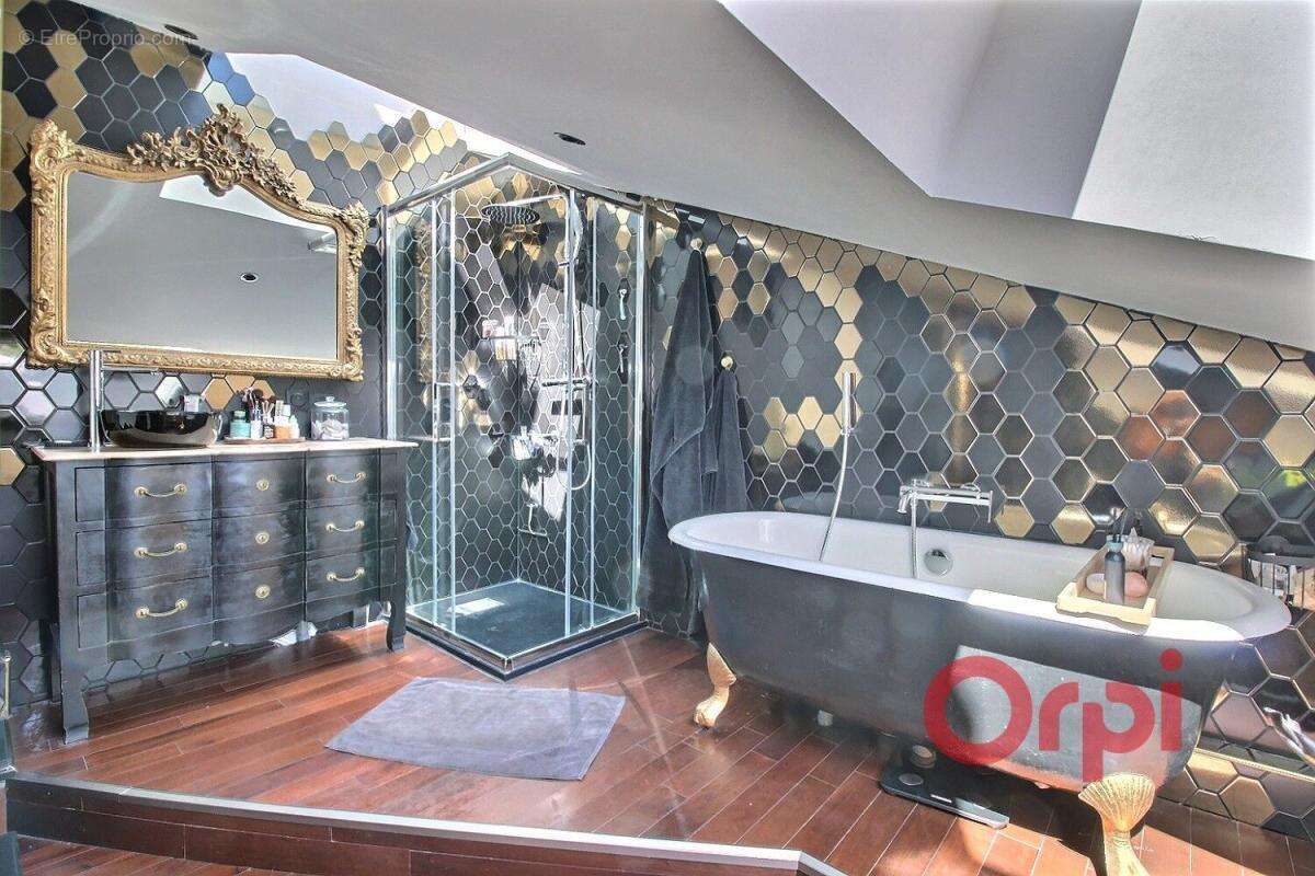 Appartement à MARSEILLE-4E