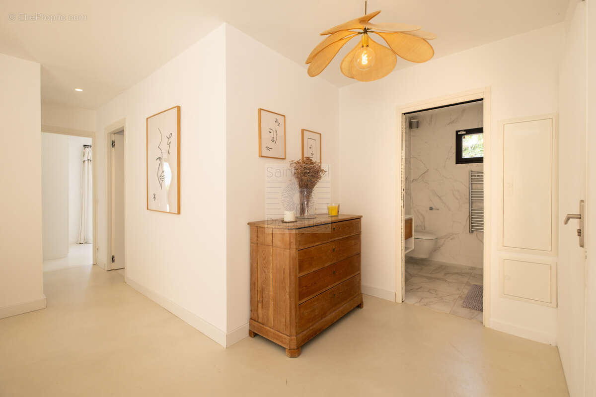 Petite maison chic et intemporelle aux Hauts de Vaugrenier - photo 5