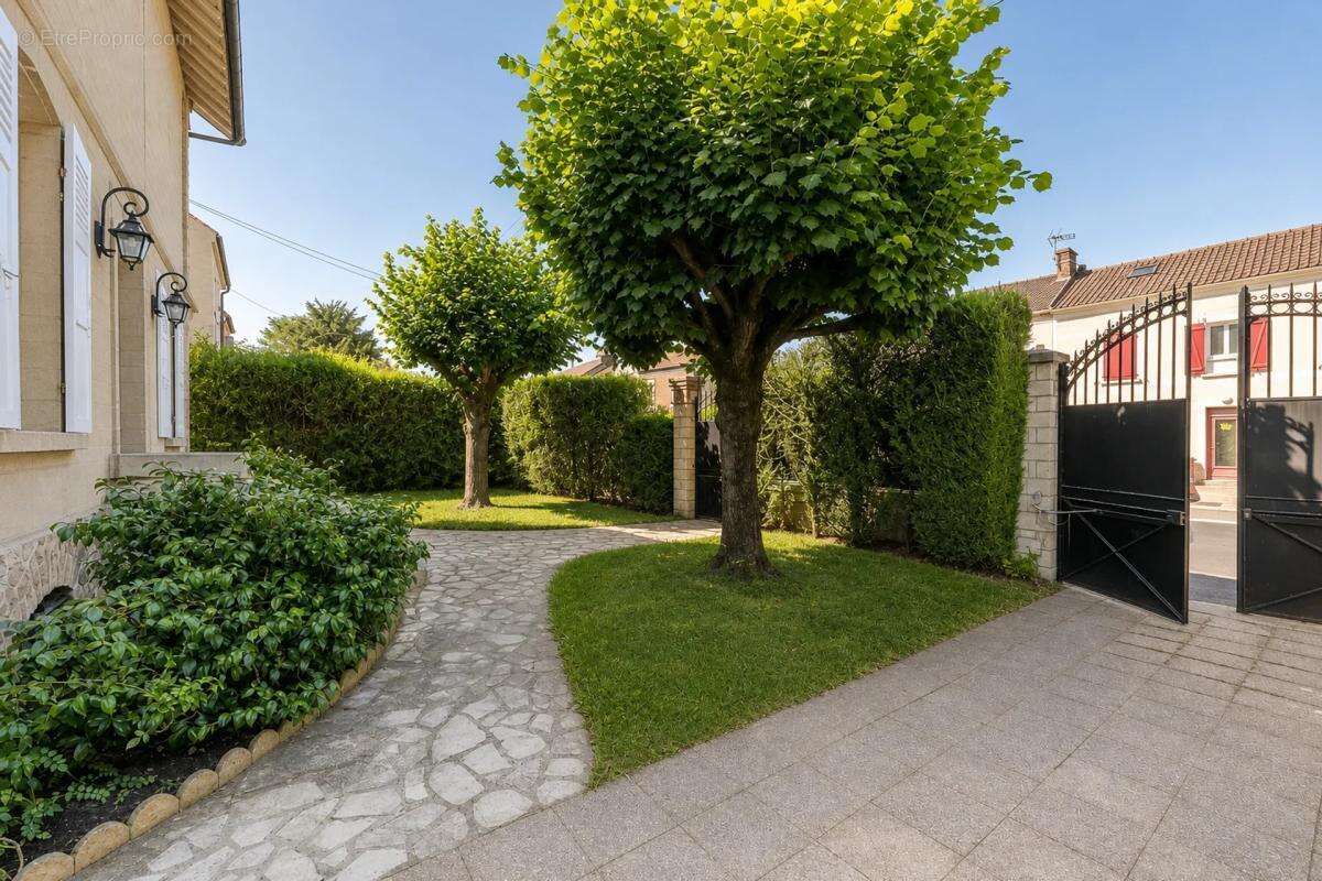 Belle maison individuelle de 250 m² sur terrain piscinable à découvrir ! - photo 5