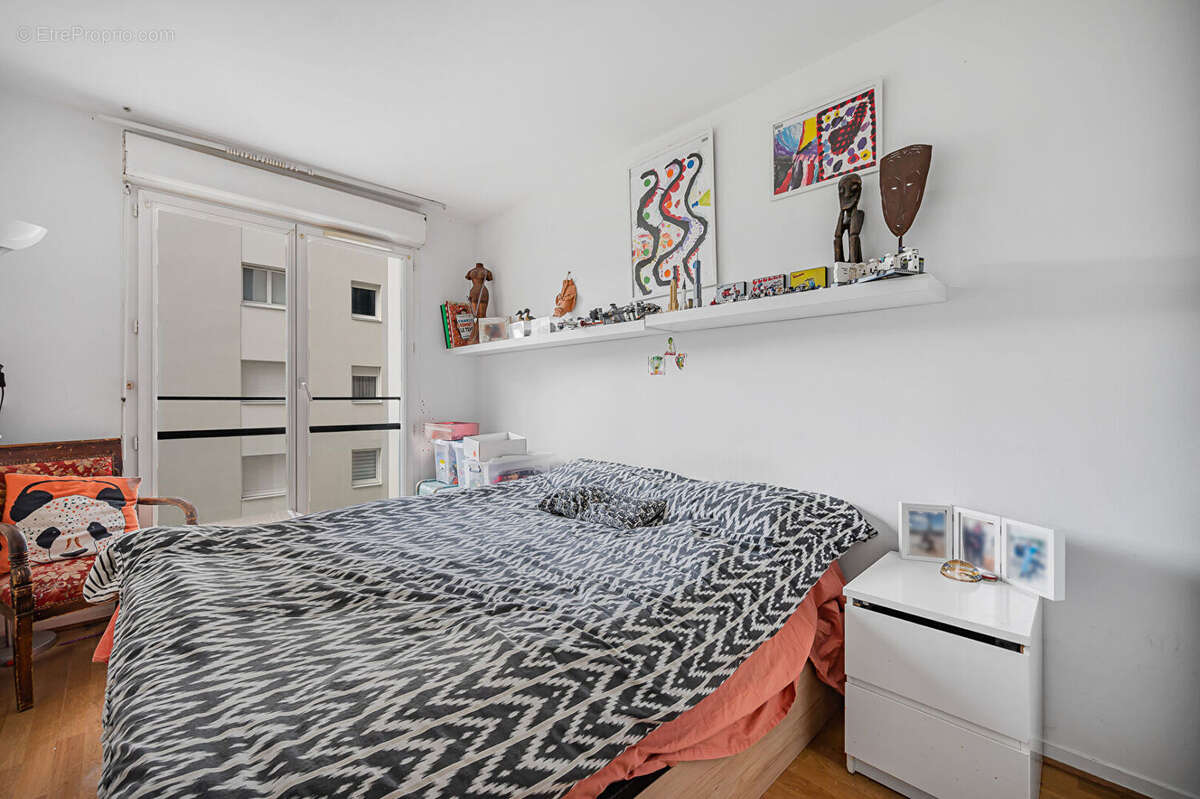Appartement à COURBEVOIE