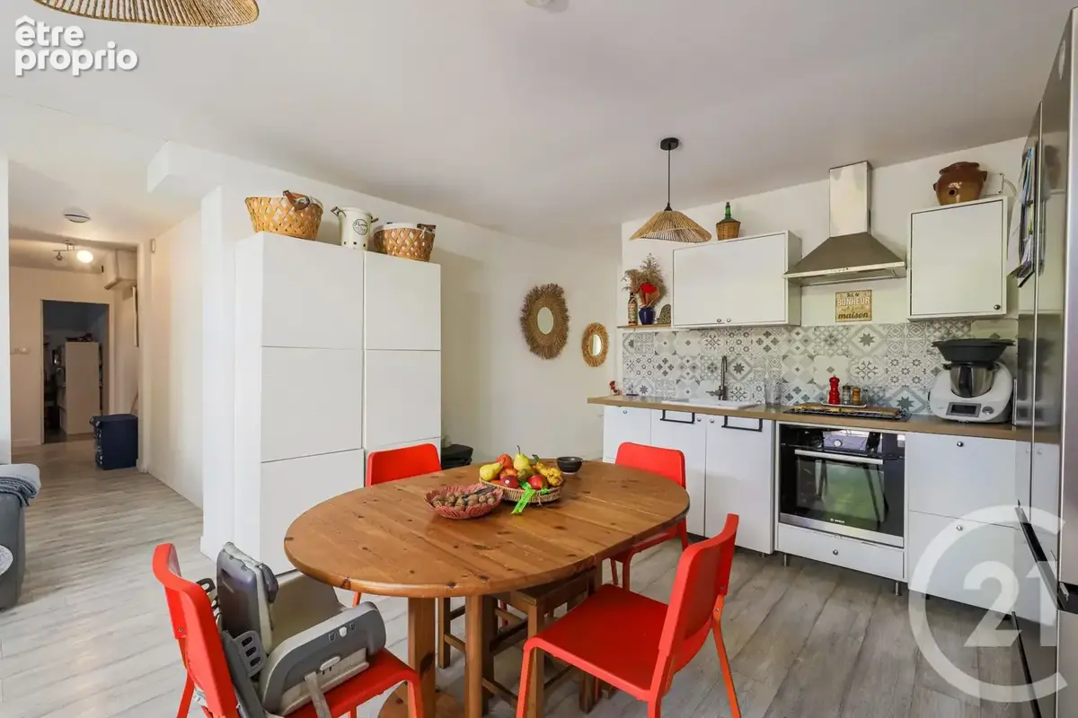 Appartement 83 m² à Fontaine  - photo 8