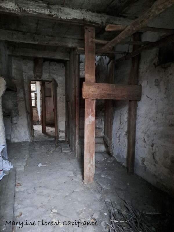Batisse de caractère en pierre à rénover  SAUVAGNAT SAINTE MARTHE (63) - photo 6