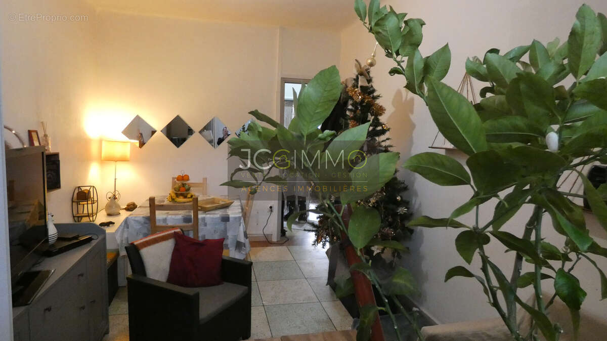 Appartement à CUERS