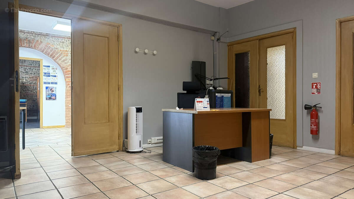 Local Commercial en RDC avec vitrine - Chalets - Compans - photo 3