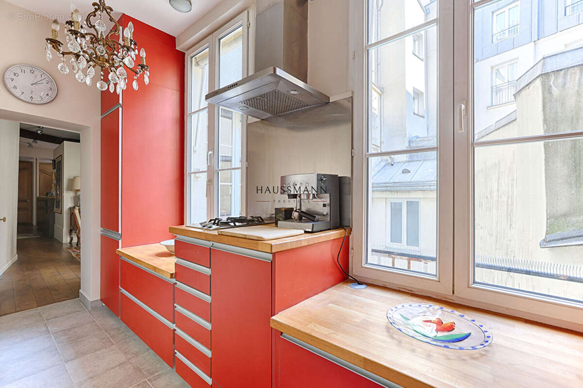 Appartement à PARIS-1E