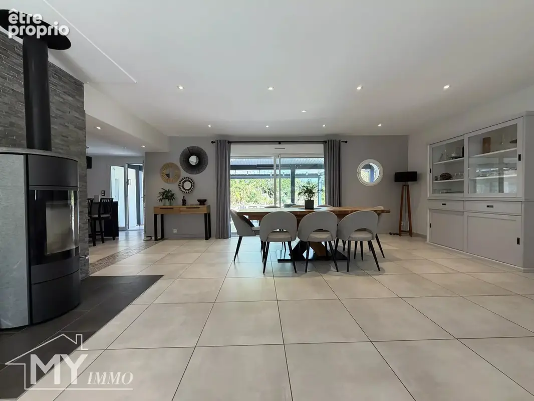LA FORCE : Maison de 185 m² avec 5 chambres, jardin et piscine. - photo 4