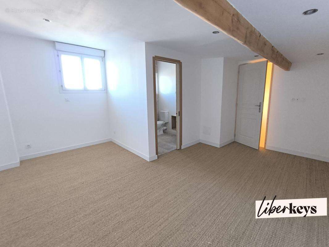 Appartement à L'ISLE-SUR-LA-SORGUE