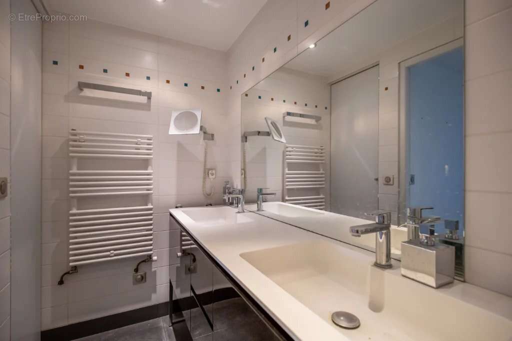 Appartement à CHARENTON-LE-PONT