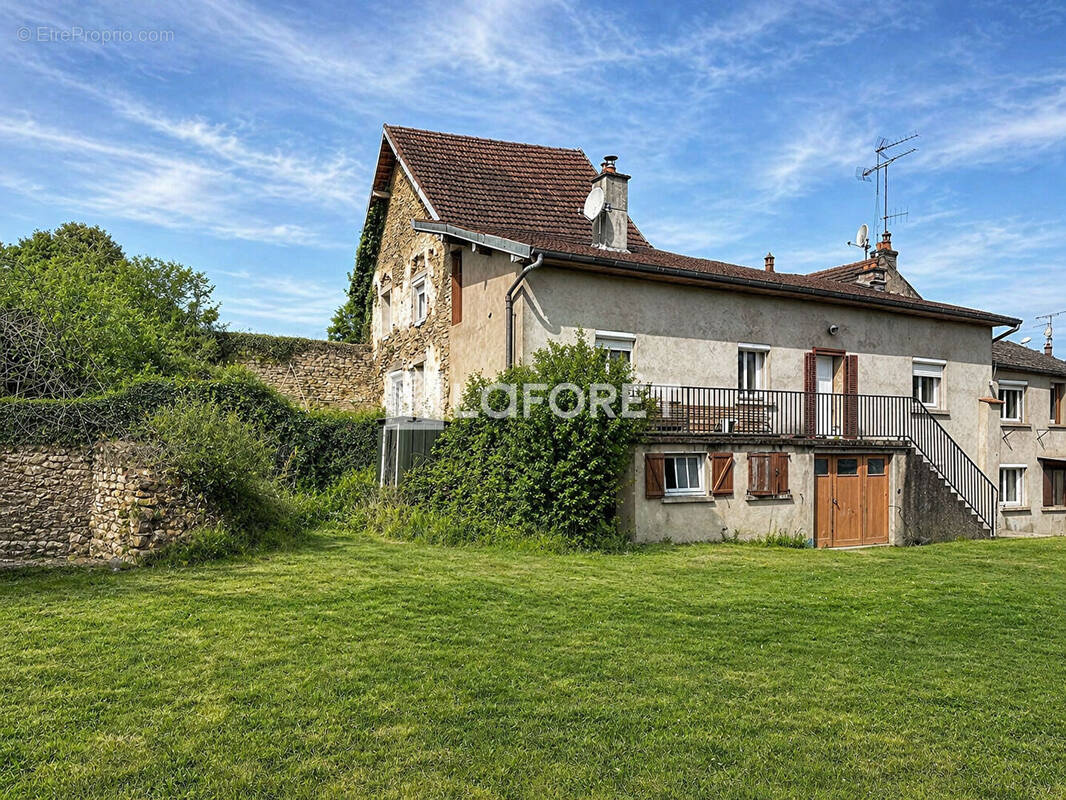 Maison à OUGNEY