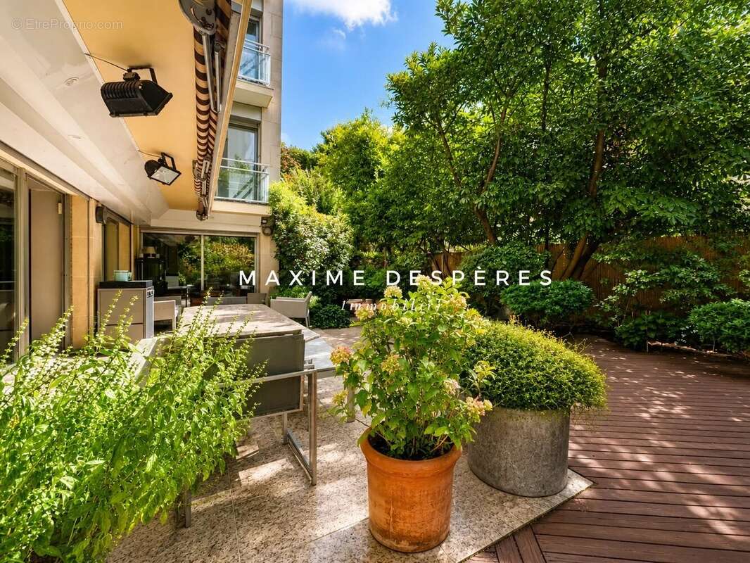 Appartement à NEUILLY-SUR-SEINE