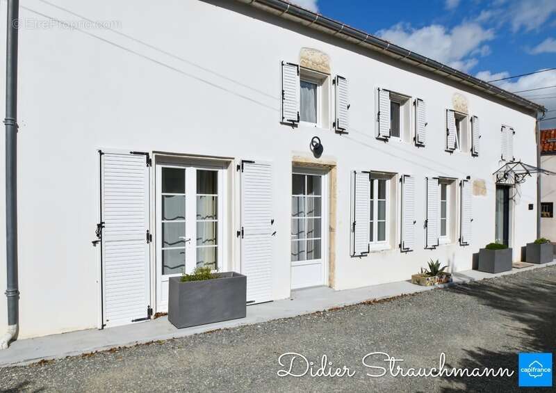 Maison à AIGREFEUILLE-D'AUNIS