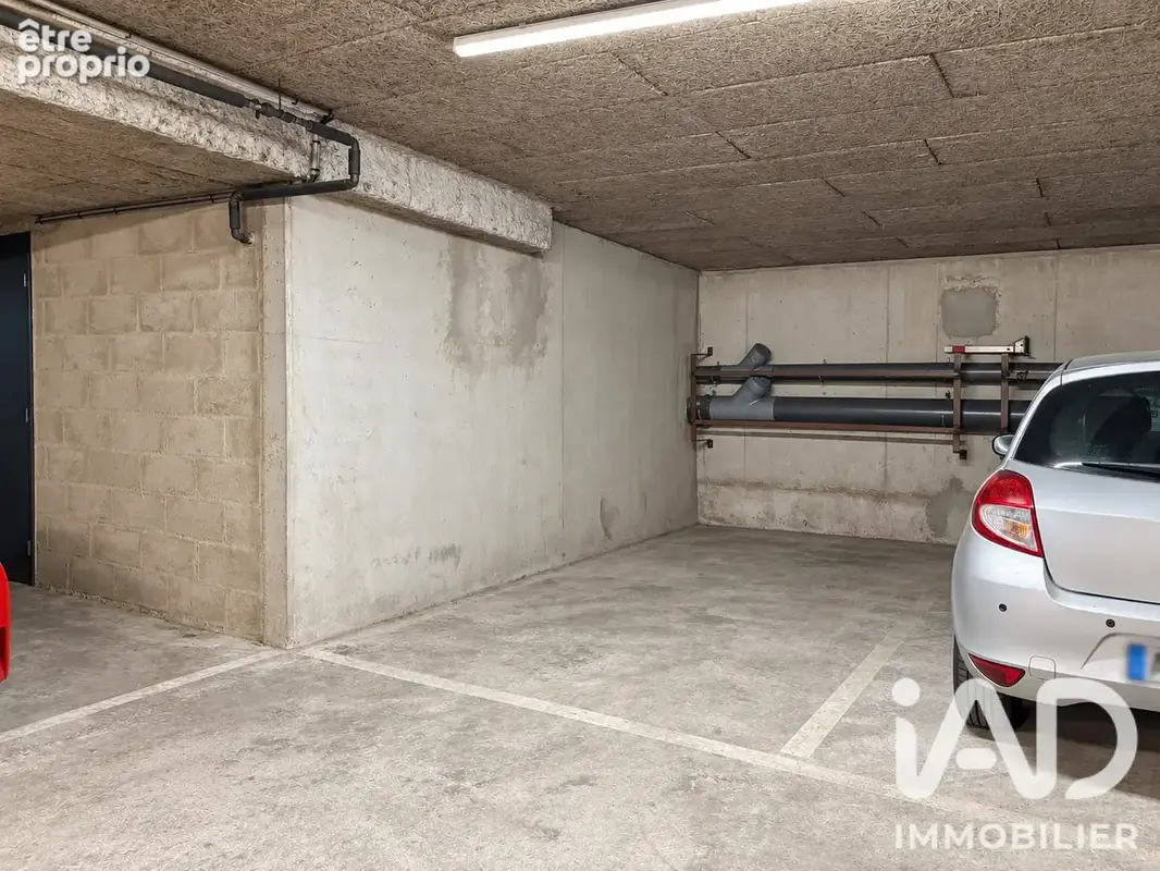 Photo 1 - Parking à PARIS-11E