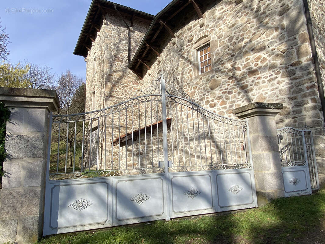 Maison à RENAISON
