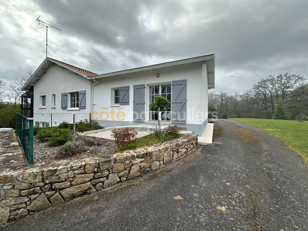 Maison à MORTAGNE-SUR-SEVRE