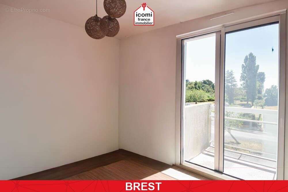 Finistere - brest (29200) - a vendre - appartement de 96 m² - 3 chambres - piece de vie de 50 m² - 3 balcons - ascenseur -  plac - photo 9
