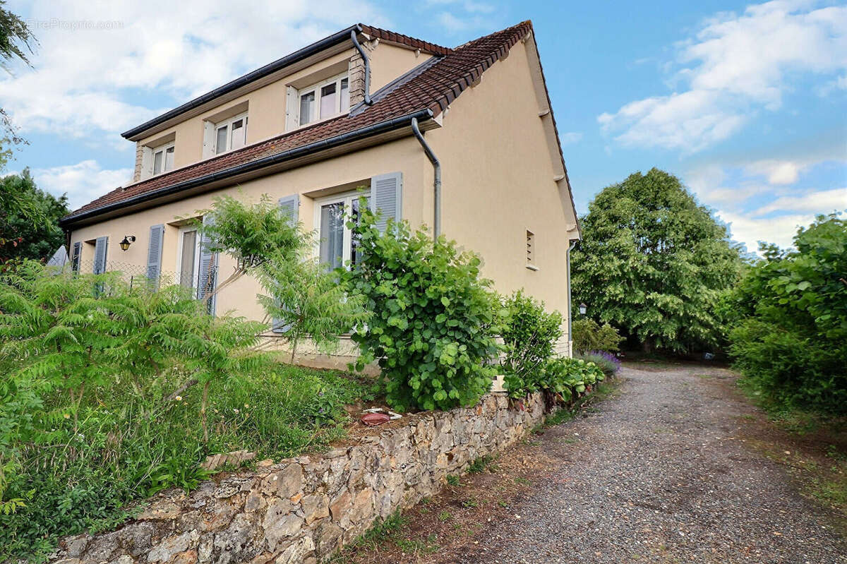 Maison à LE PERRAY-EN-YVELINES