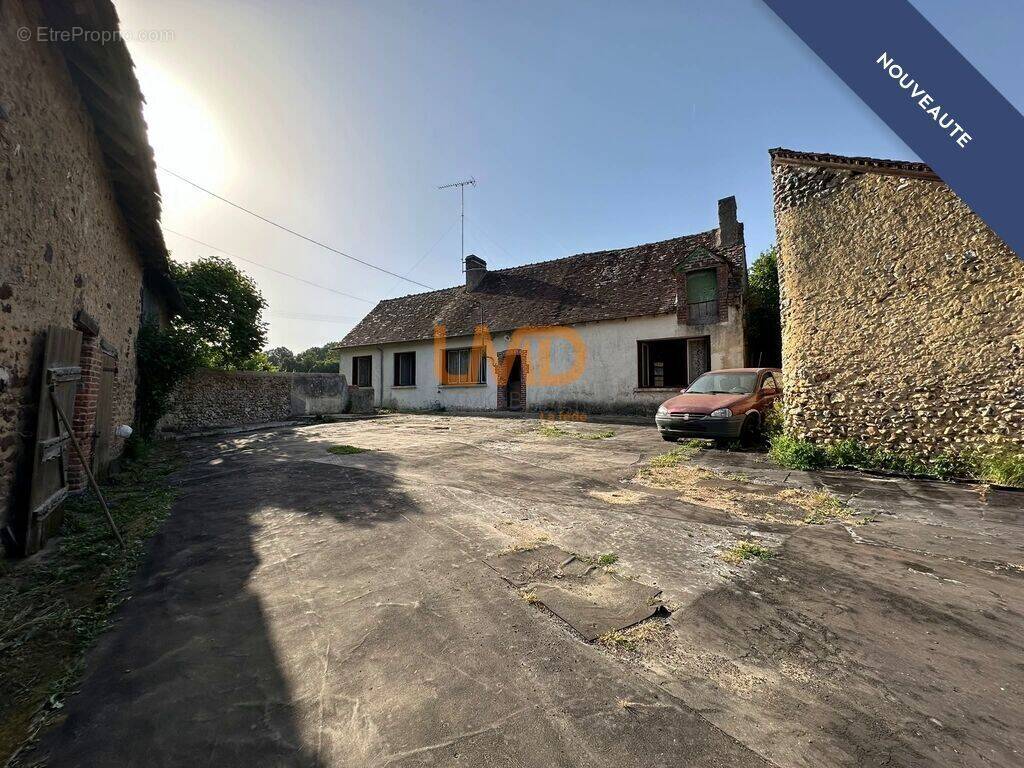 Maison à SARGE-SUR-BRAYE