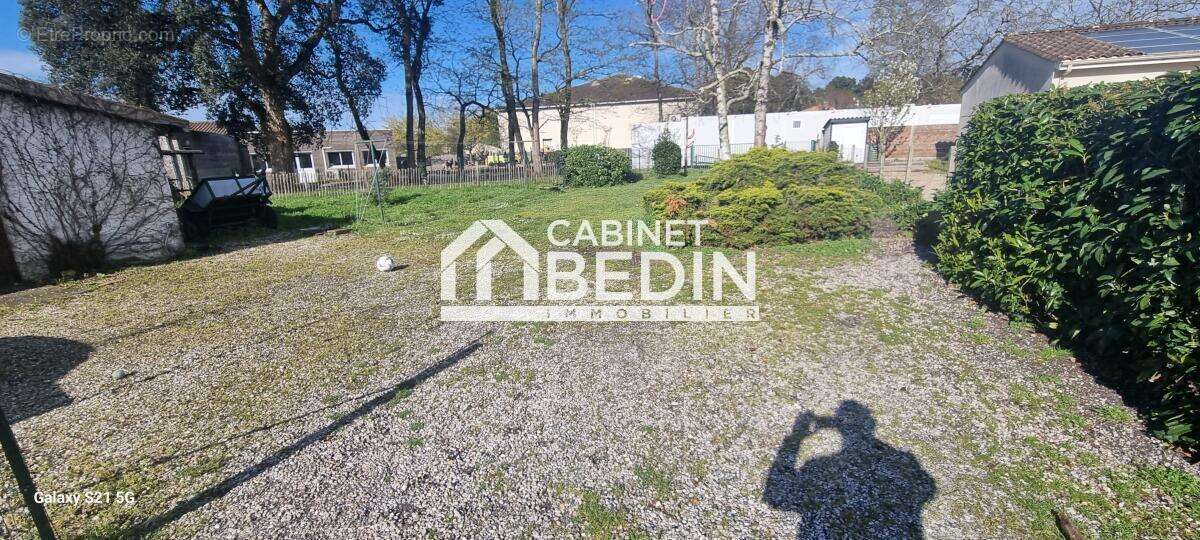 Terrain à SAINT-MEDARD-EN-JALLES