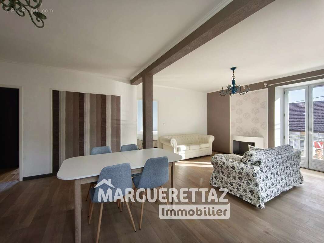 Appartement à LA ROCHE-SUR-FORON