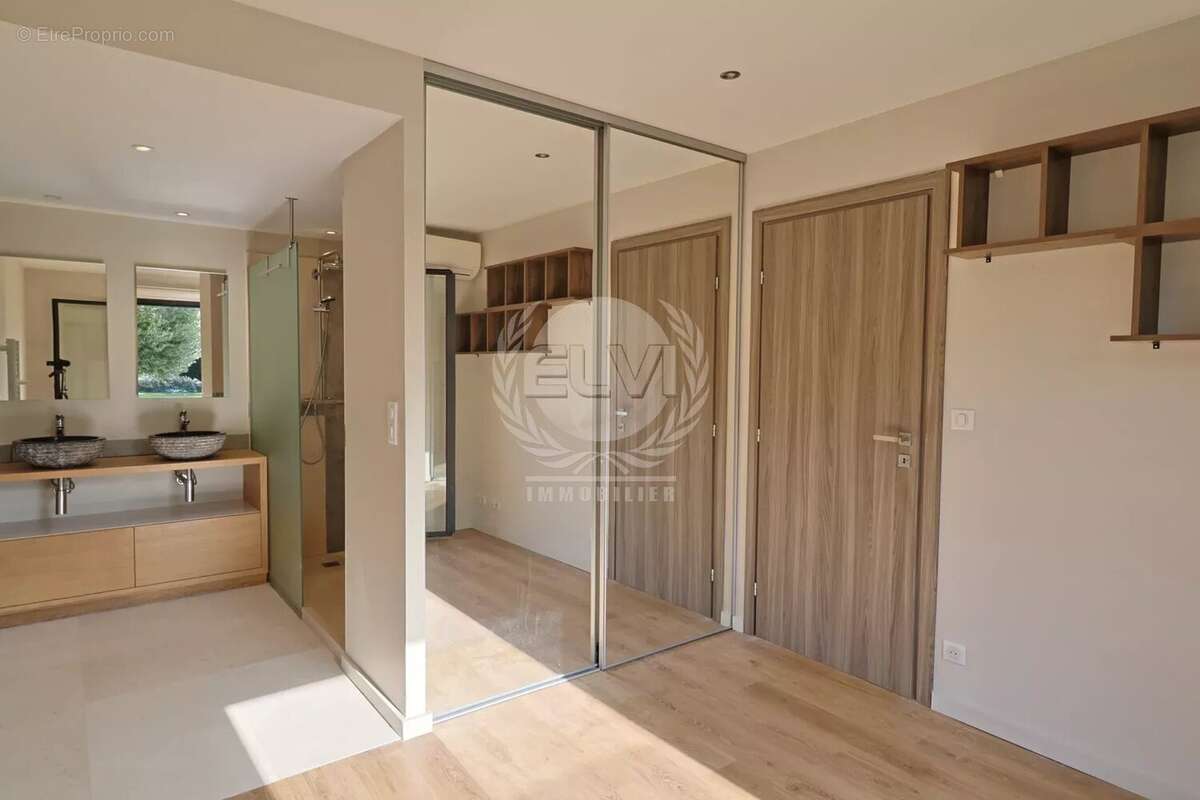 Maison à PLAN-DE-LA-TOUR