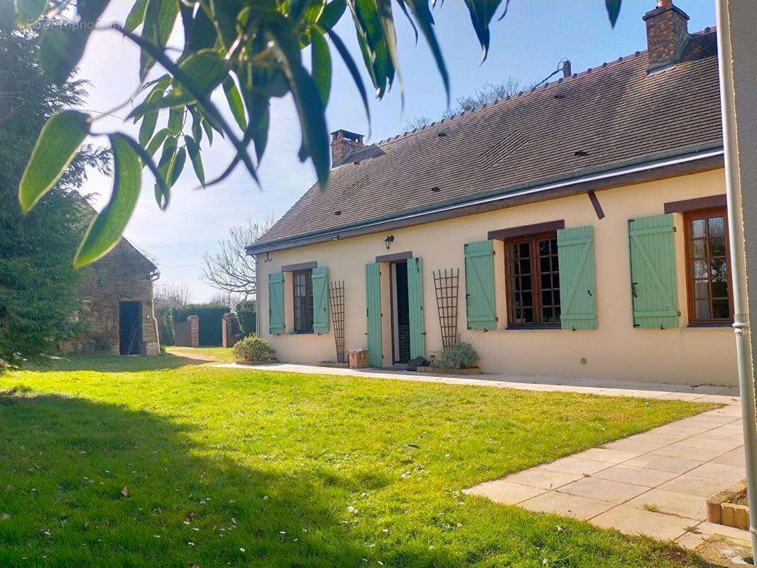 Maison à LE BREIL-SUR-MERIZE