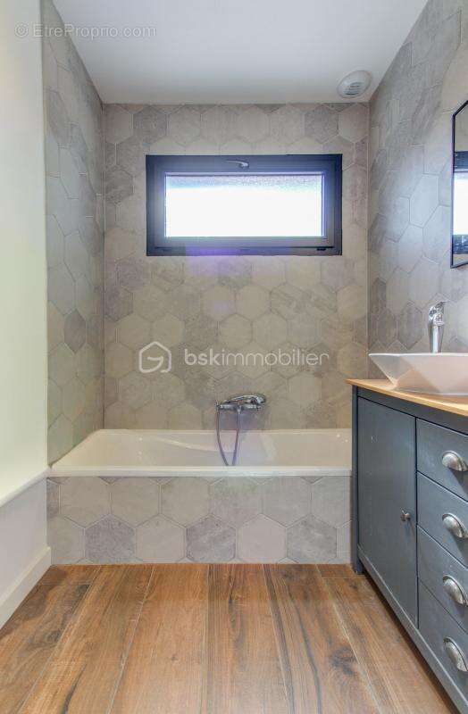 Maison à MONTELIMAR