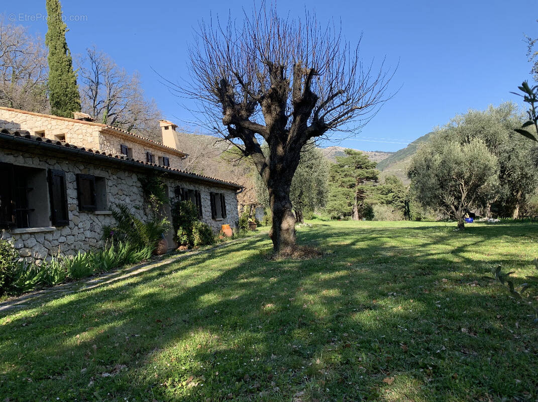 Maison à SAINT-VALLIER-DE-THIEY