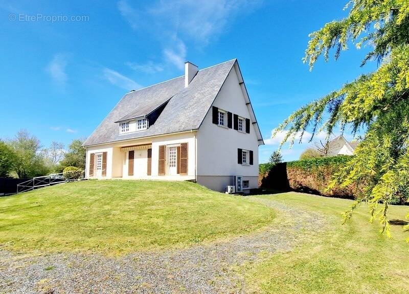 Maison à CONDE-SUR-VIRE