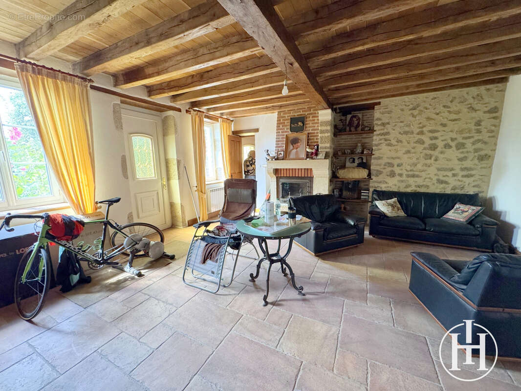 Maison à SAINT-BONNET-TRONCAIS