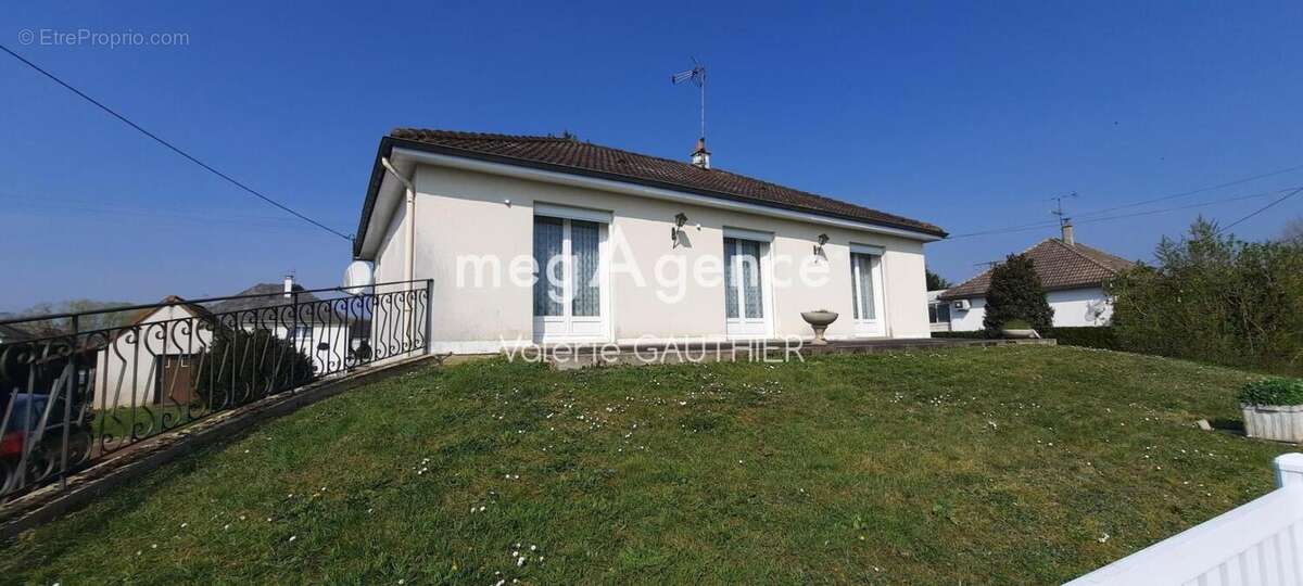 Maison à MESLAY