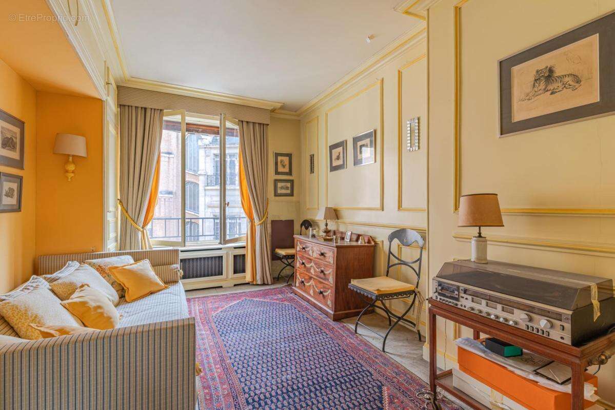 Appartement à PARIS-16E