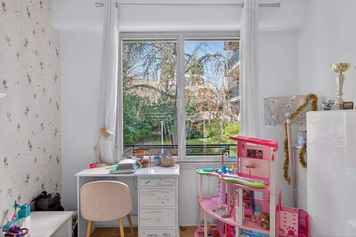 Appartement à NEUILLY-SUR-SEINE