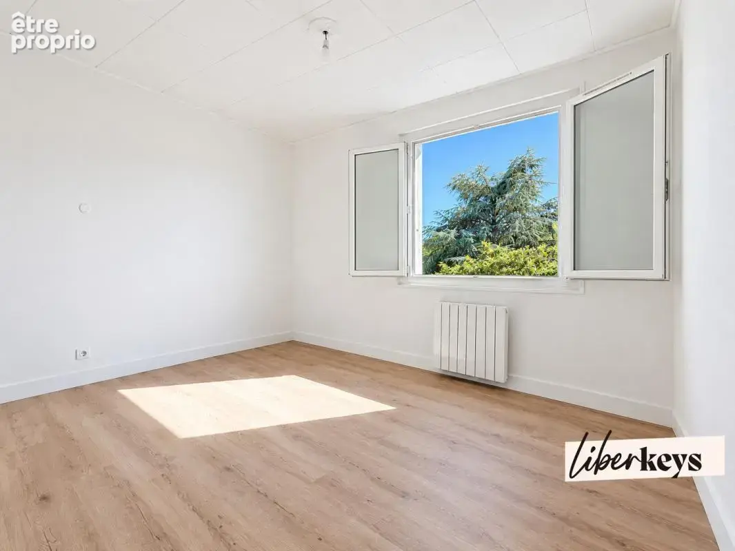 METTRAY – Maison familiale avec 4 chambres, sous-sol et grenier – Terrain 876 m² - photo 4