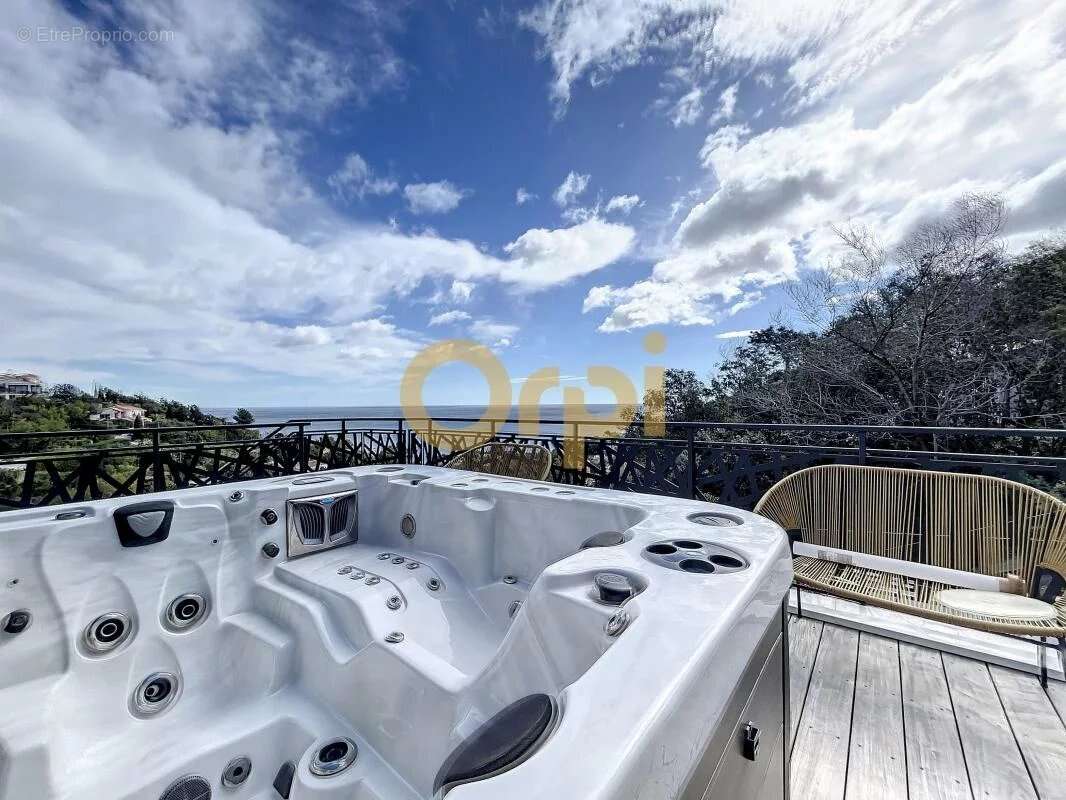 Maison à LES ISSAMBRES