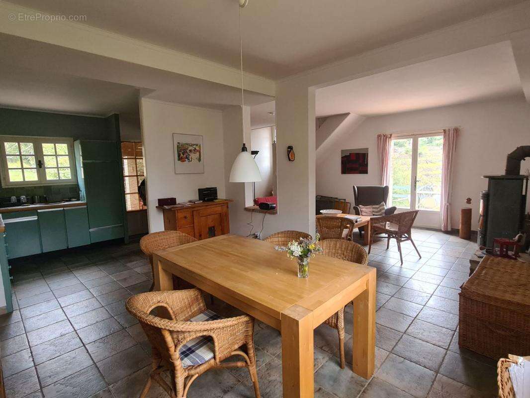 Coup de coeur pour cette propriété avec + d'un hectare de terrain - photo 2